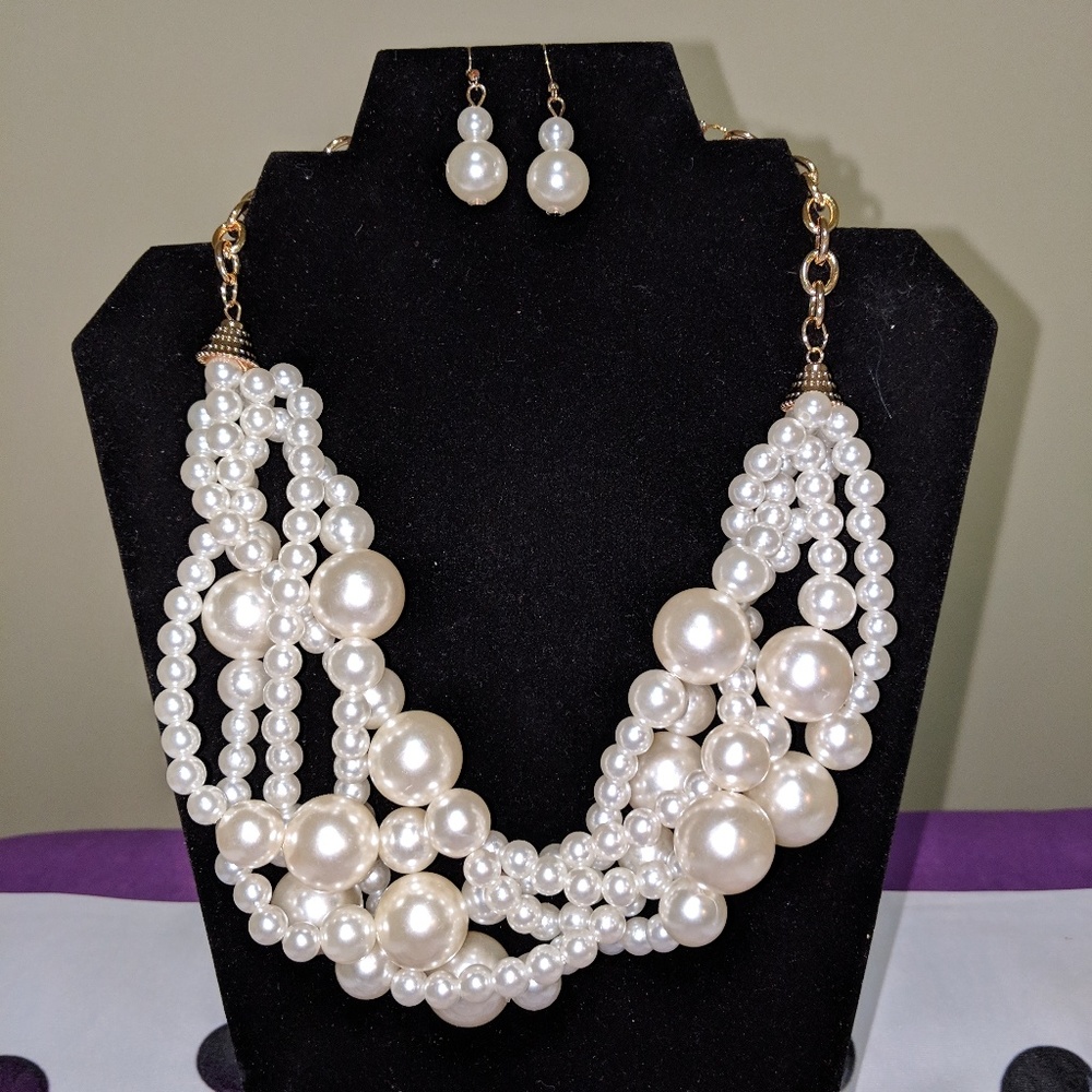 Twisted Pearl Necklace